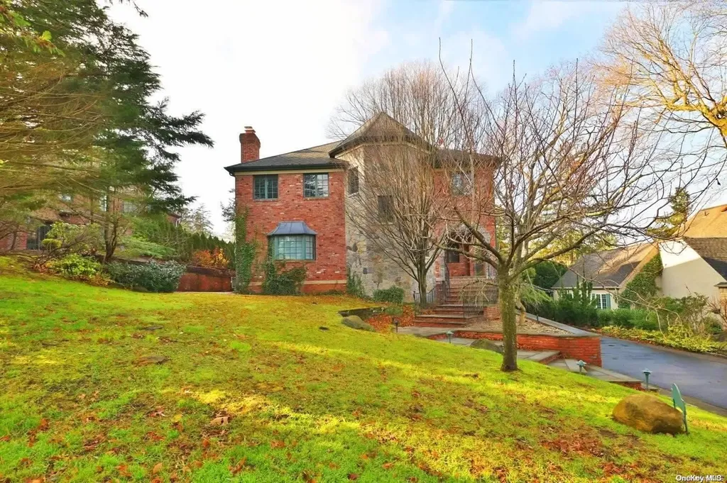 67 Knickerbocker Road Manhasset NY 11030