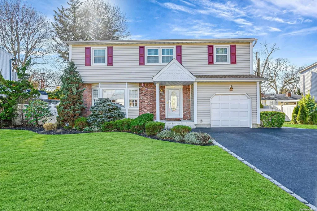 90 Hillside Road Deer Park NY 11729