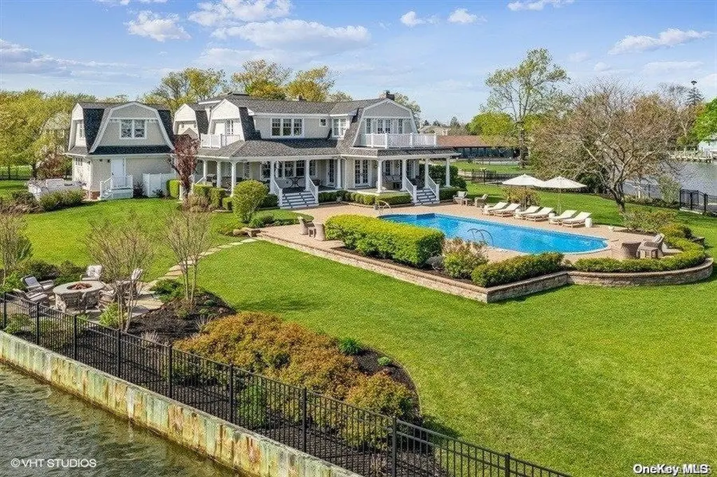 2 Dorset Lane Babylon NY 11702