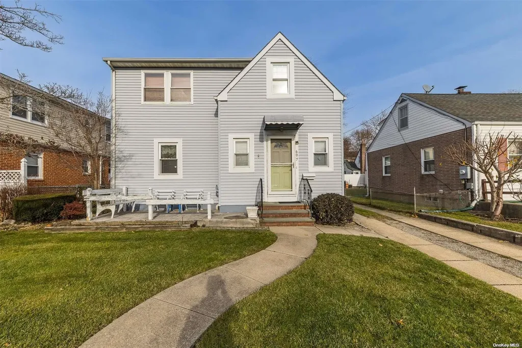 407 Hillside Avenue New Hyde Park NY 11040