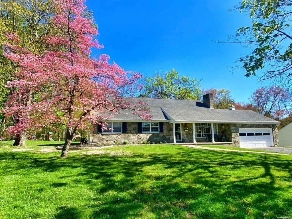 53 Round Hill Road Poughkeepsie NY 12603