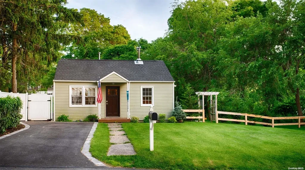 4 Kathryn Street East Patchogue NY 11772