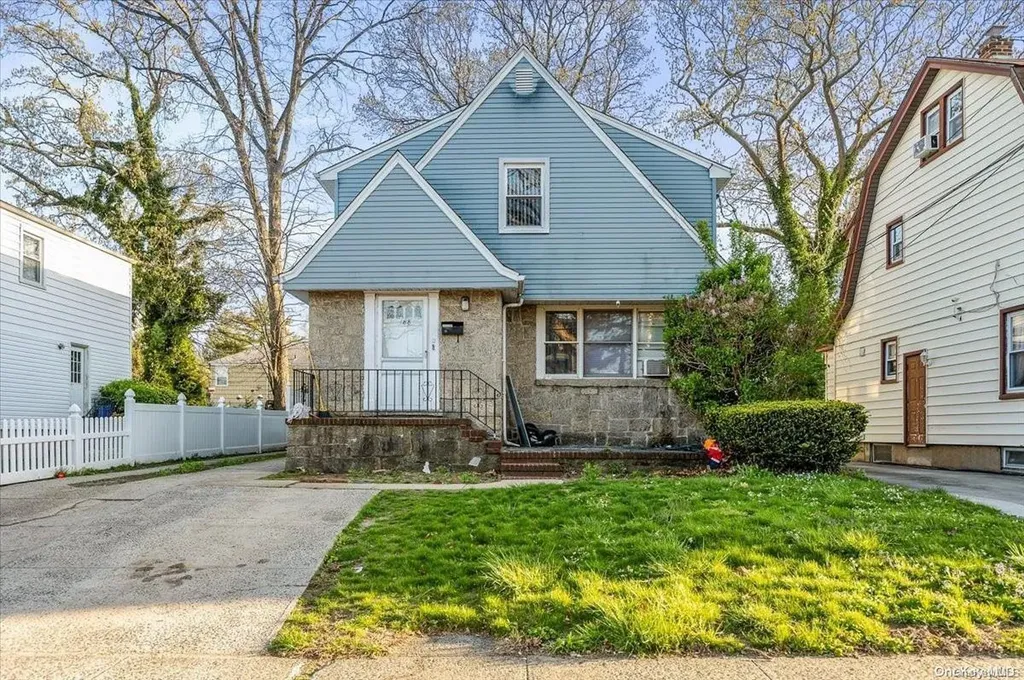 188 E Argyle Street Valley Stream NY 11580