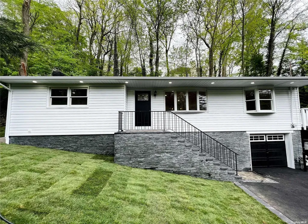 296 Main Street Cold Spring Harbor NY 11724
