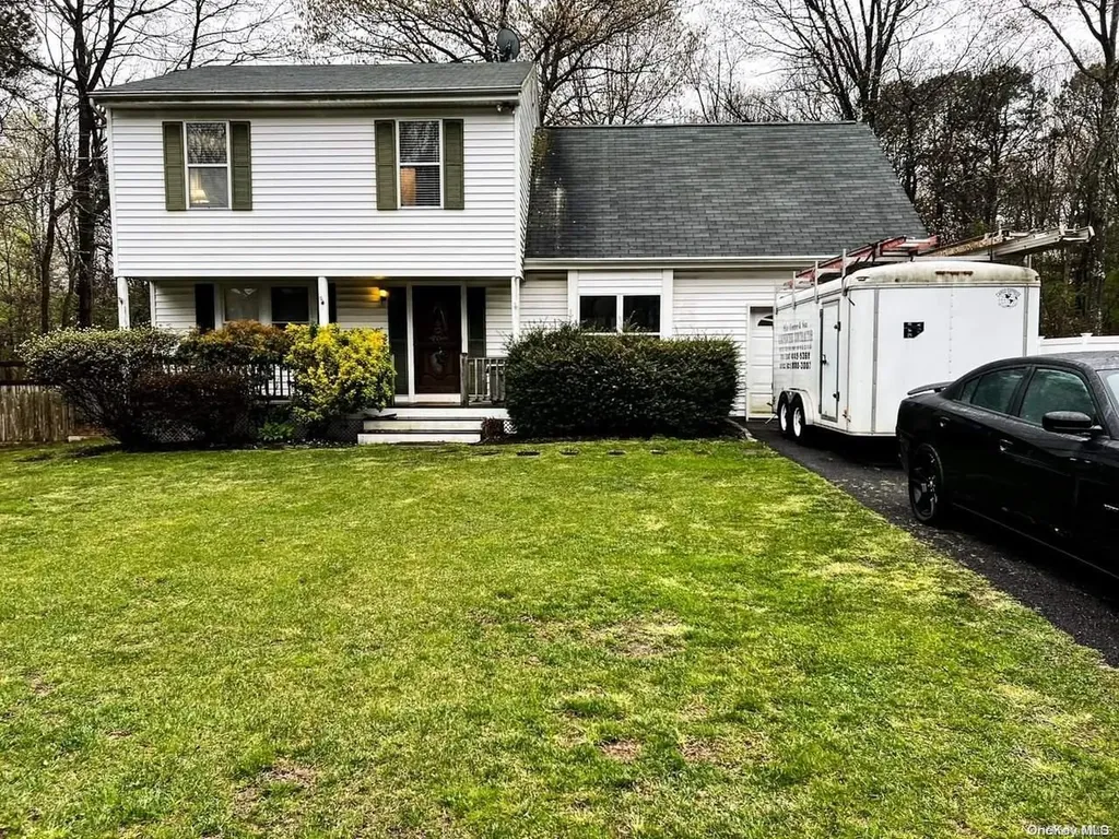 106 N Bicycle Path Selden NY 11784