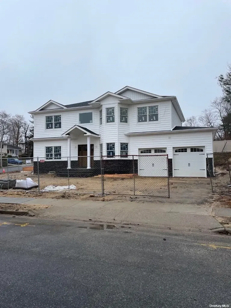 6 Lesley Lane Old Bethpage NY 11804