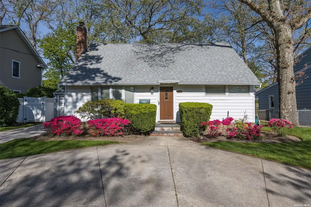 2733 Harvey Avenue Oceanside NY 11572