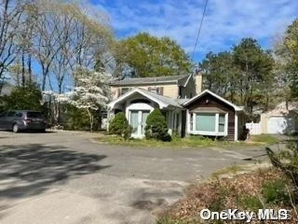 5 Panther Path Miller Place NY 11764