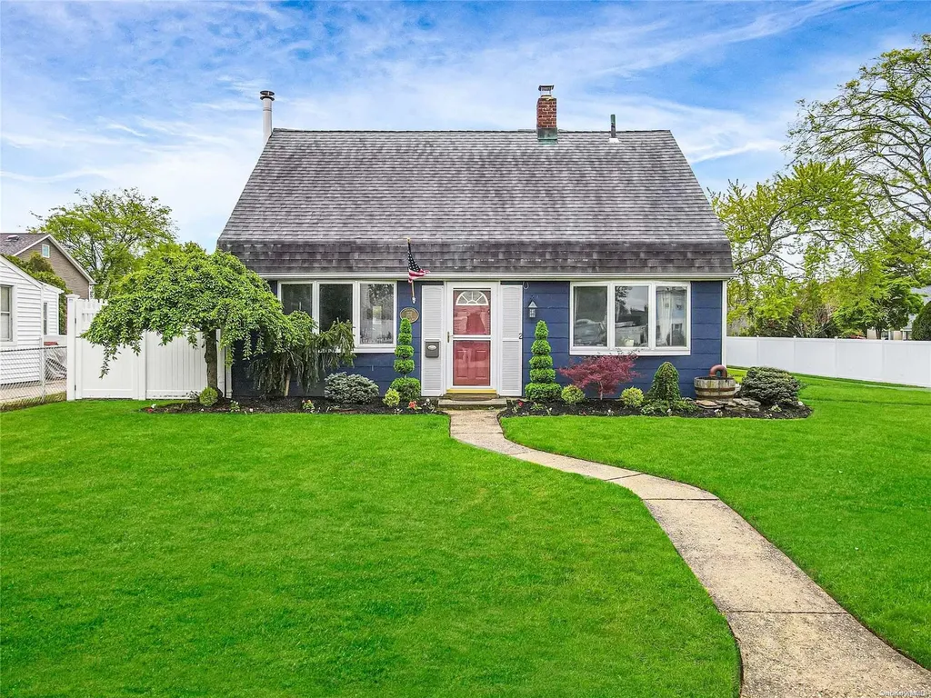2 Glen Lane Levittown NY 11756