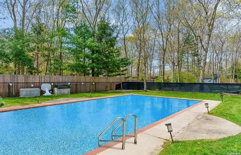 101 W Tiana Road Hampton Bays NY 11946