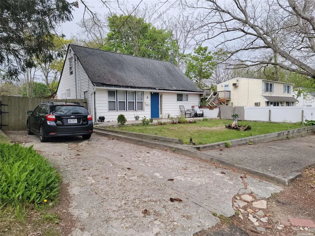 189 Mark Tree Road Centereach NY 11720