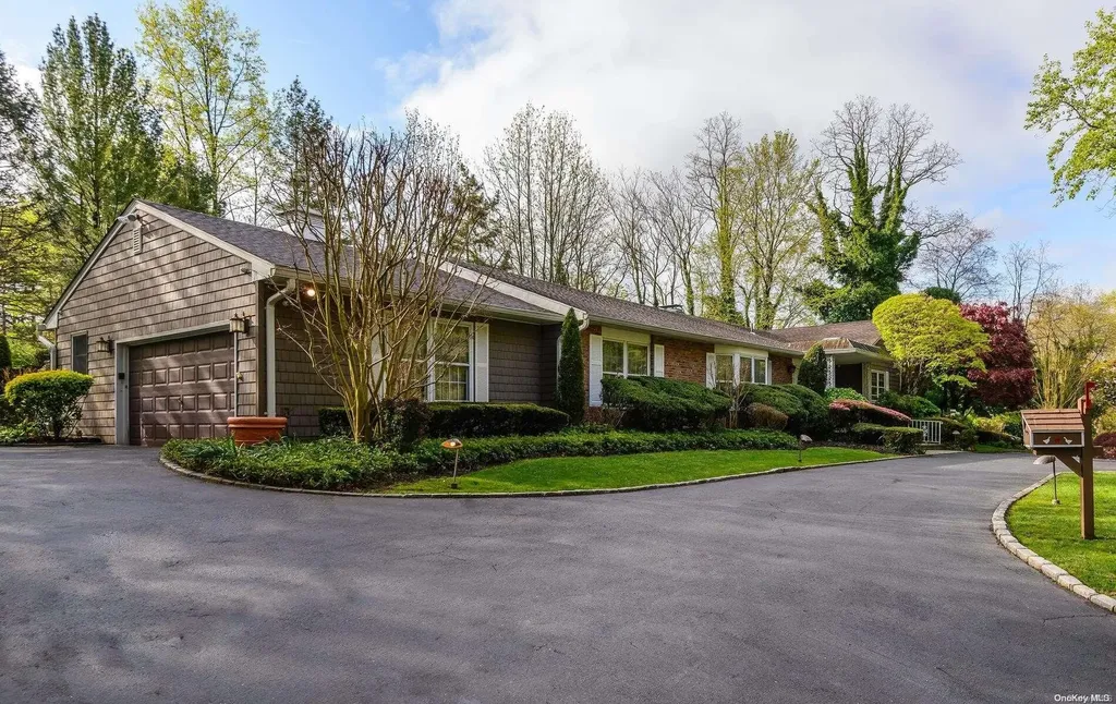 10 Chanticlare Drive Manhasset NY 11030