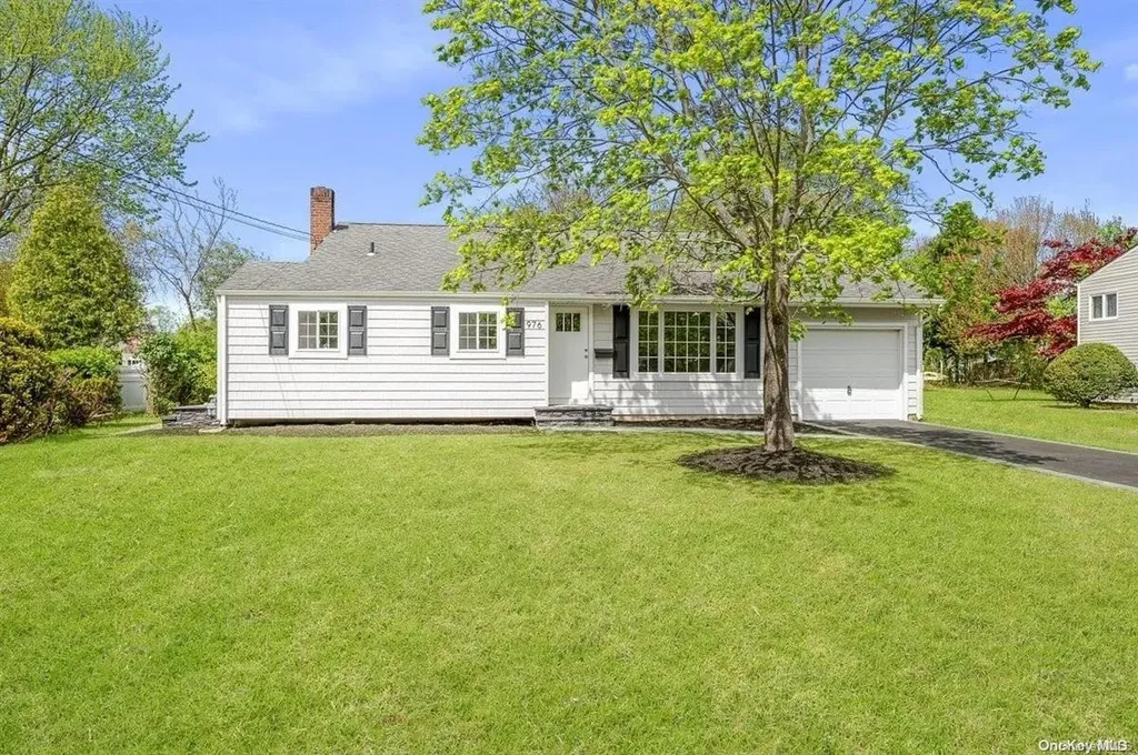 976 Gardiner Drive Bay Shore NY 11706