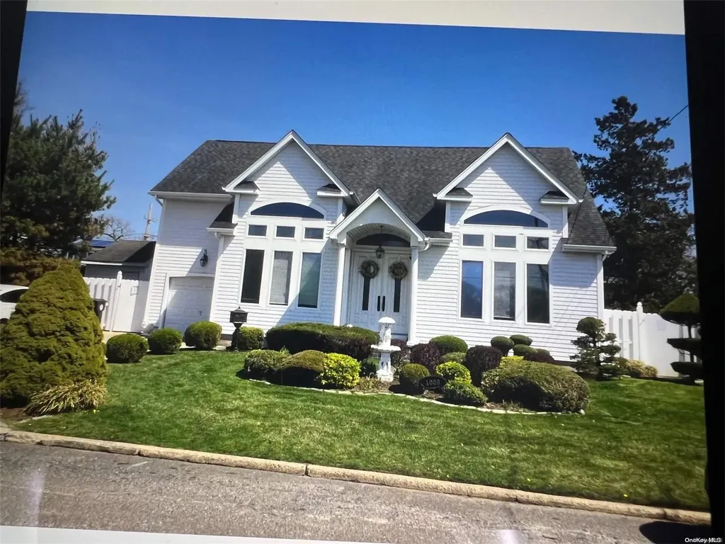 1009 Thompson Drive Bay Shore NY 11706