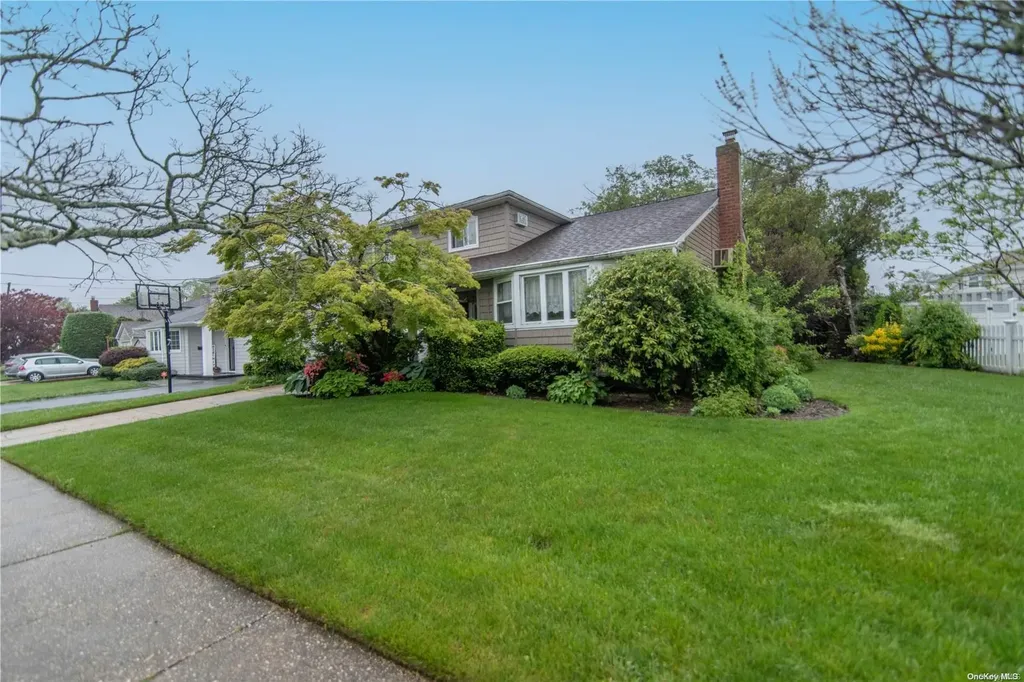 2174 Wantagh Park Drive Wantagh NY 11793