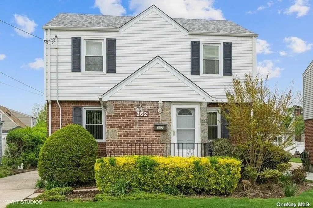 362 Latham Road Mineola NY 11501
