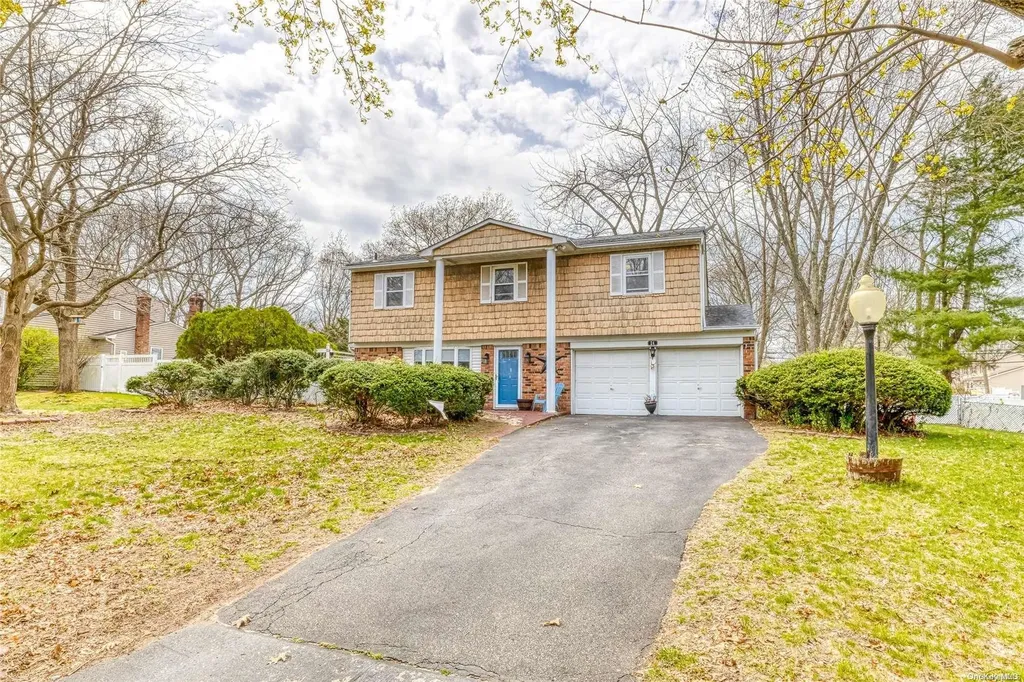 24 Chatham Woods Drive Centereach NY 11720