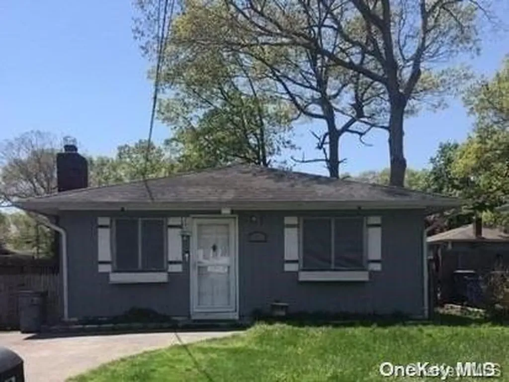 136 Moriches Avenue Mastic NY 11950