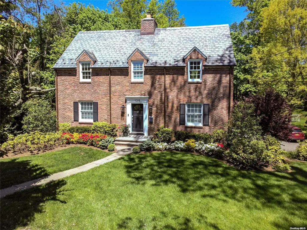 129 Circle Drive Manhasset NY 11030