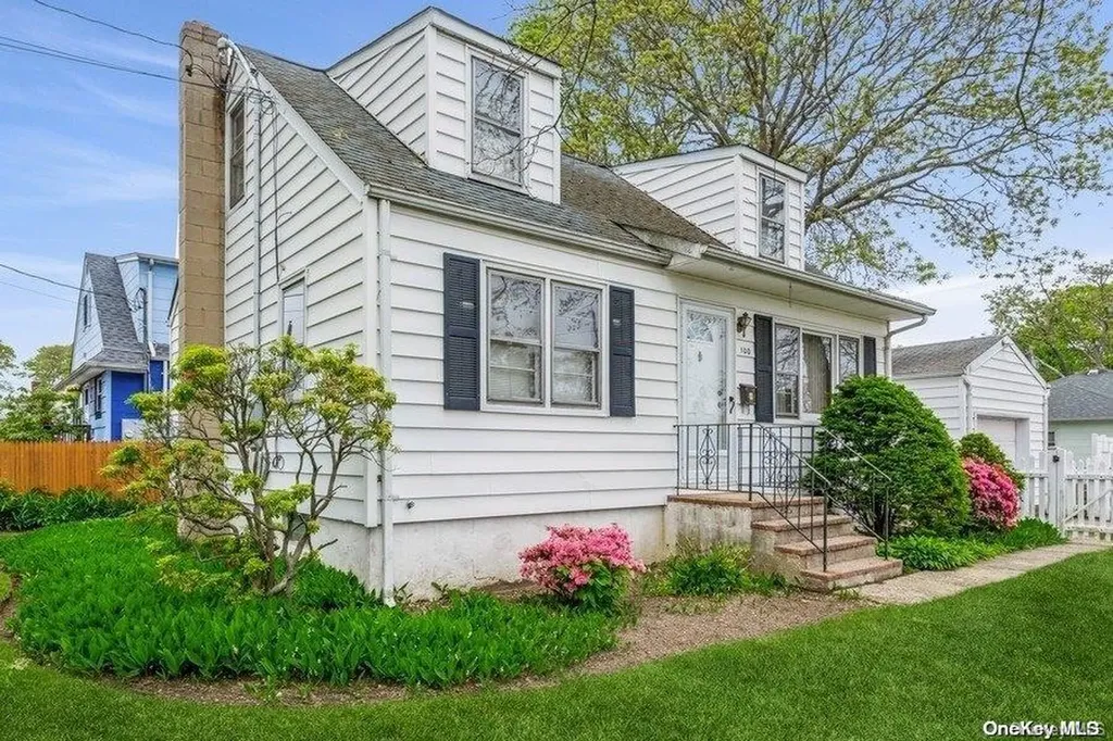 100 Manor Avenue Copiague NY 11726