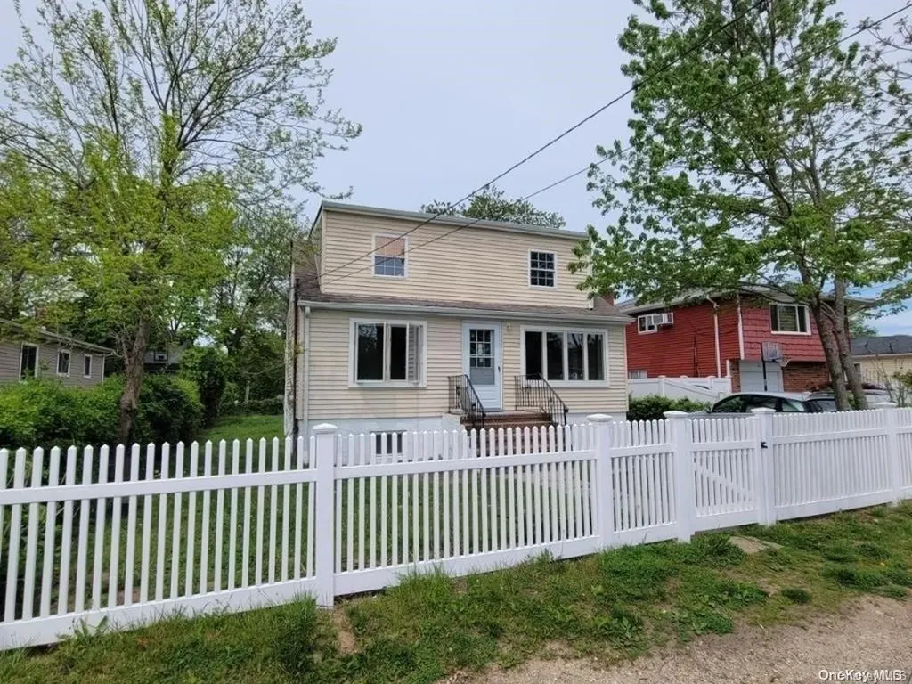22 Scott Avenue Deer Park NY 11729