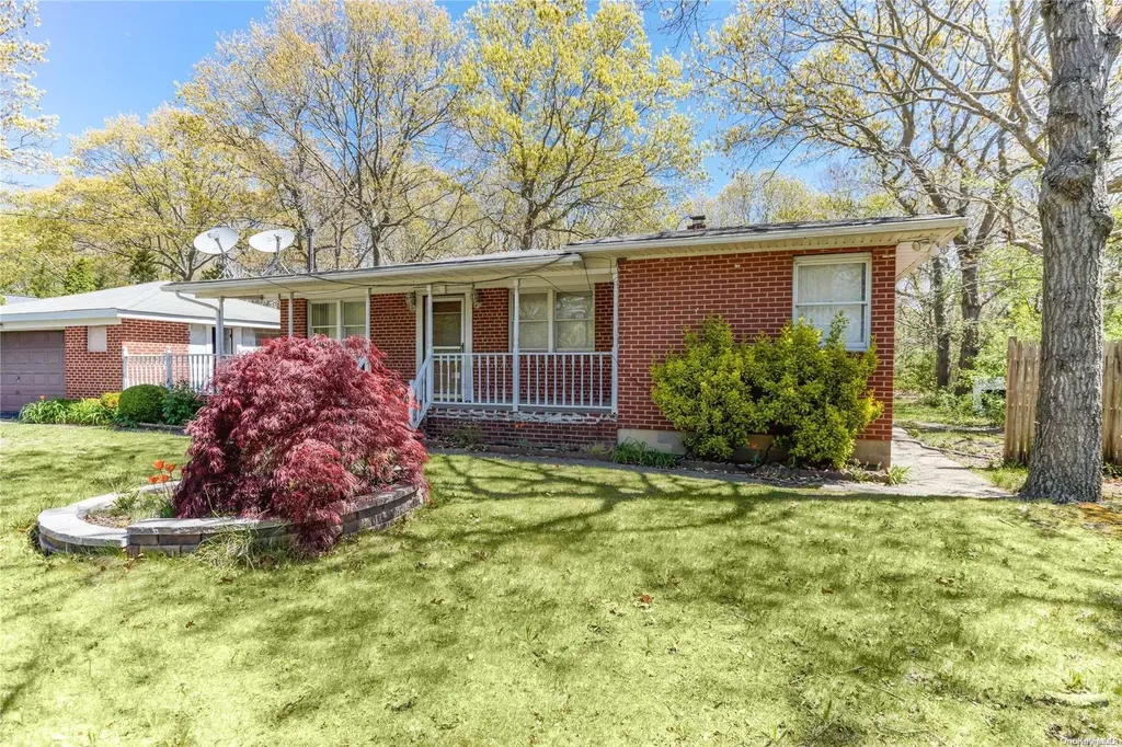 40 Forrest Avenue Shirley NY 11967