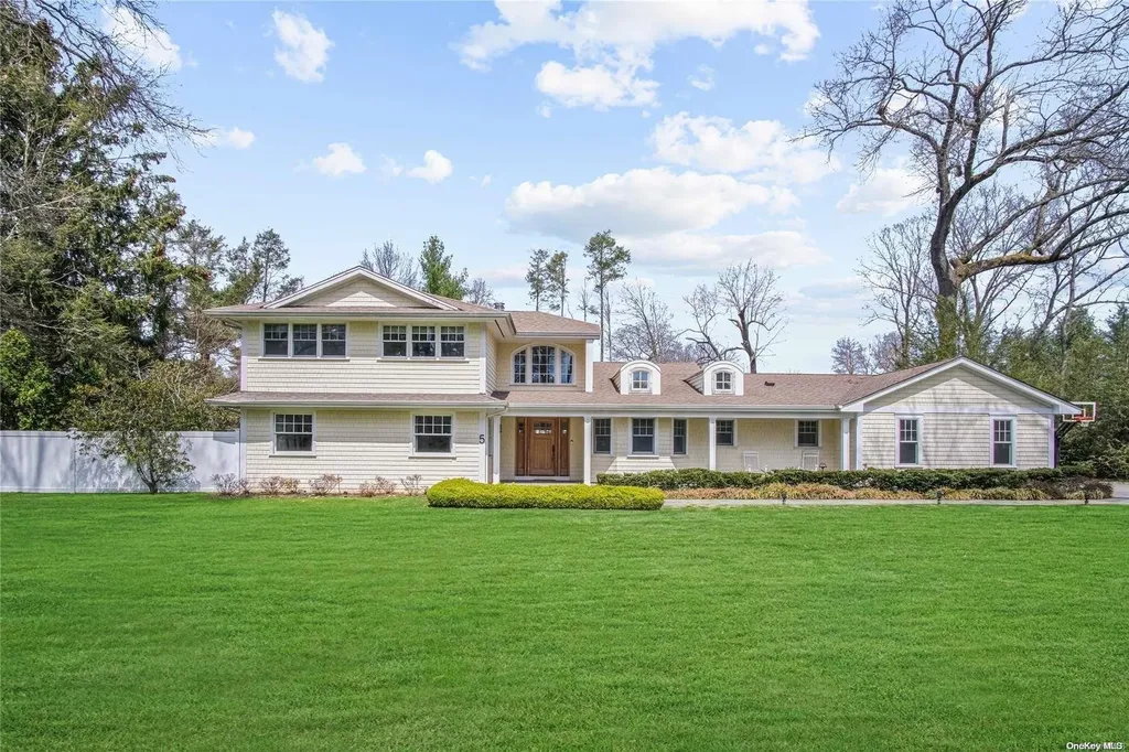 5 Kings Drive Old Westbury NY 11568