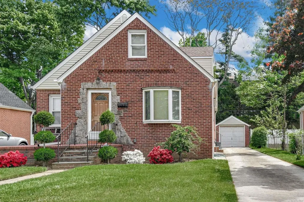 16 Celler Avenue New Hyde Park NY 11040