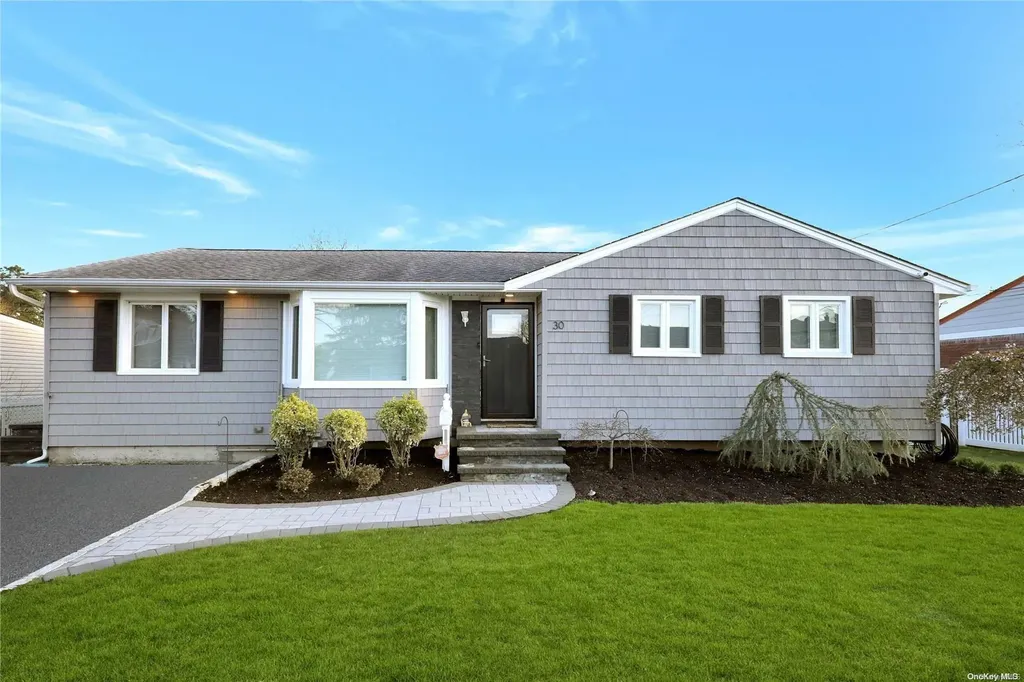 30 Oneida Street Deer Park NY 11729