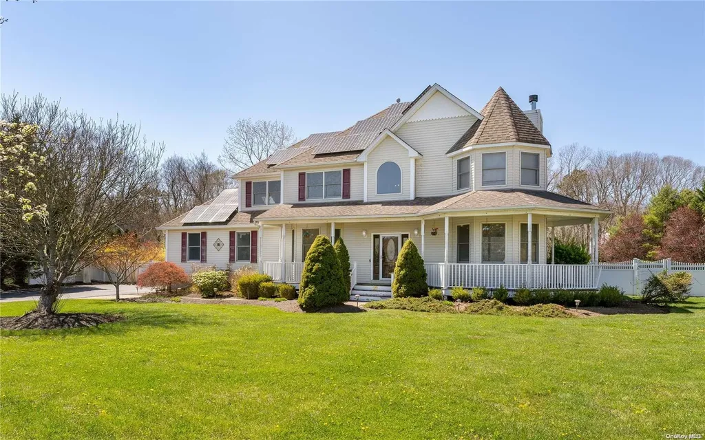 28 Meadow Court Wading River NY 11792