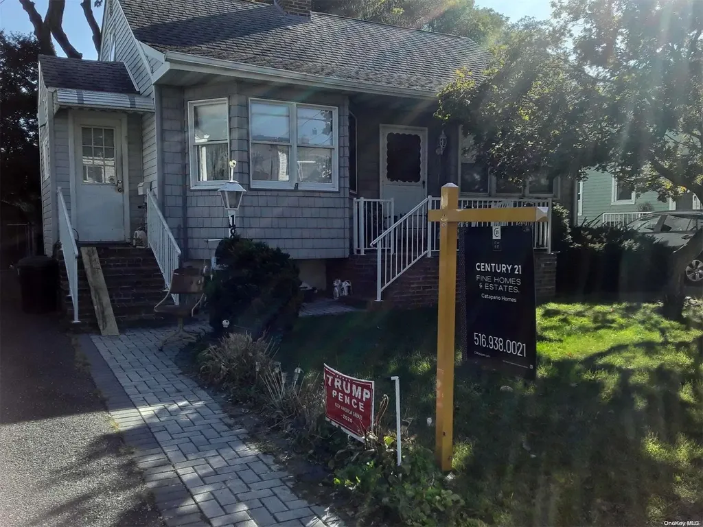 18 Cambridge Avenue Bethpage NY 11714
