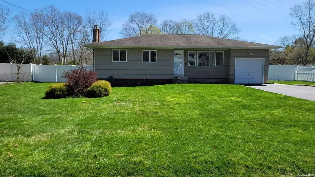 38 Pentmoor Drive Mastic NY 11950