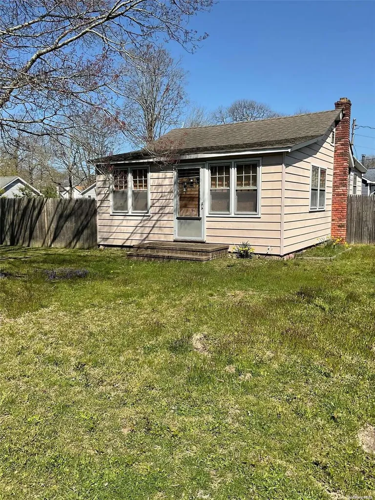 169 Huntington Drive Mastic Beach NY 11951