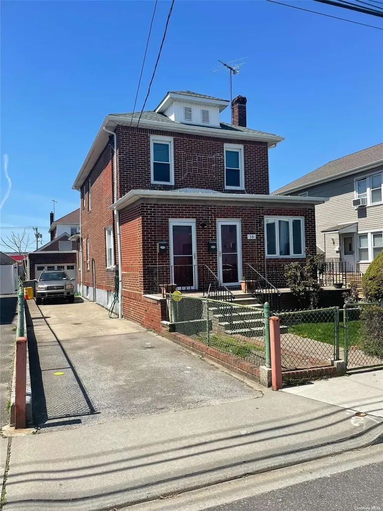 16 Lawrence Parkway Lawrence NY 11559