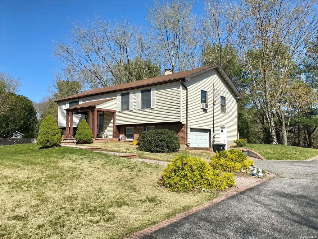 15 Wedgewood Drive Coram NY 11727
