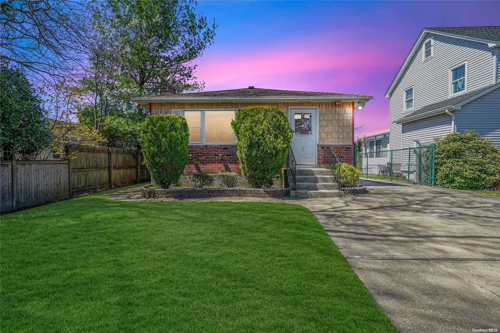 2174 Mitchell Street Bellmore NY 11710