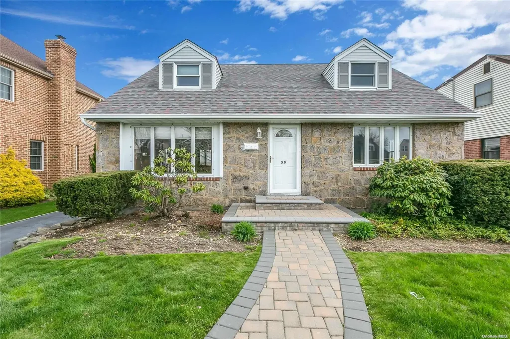 56 Pembrook Drive Mineola NY 11501