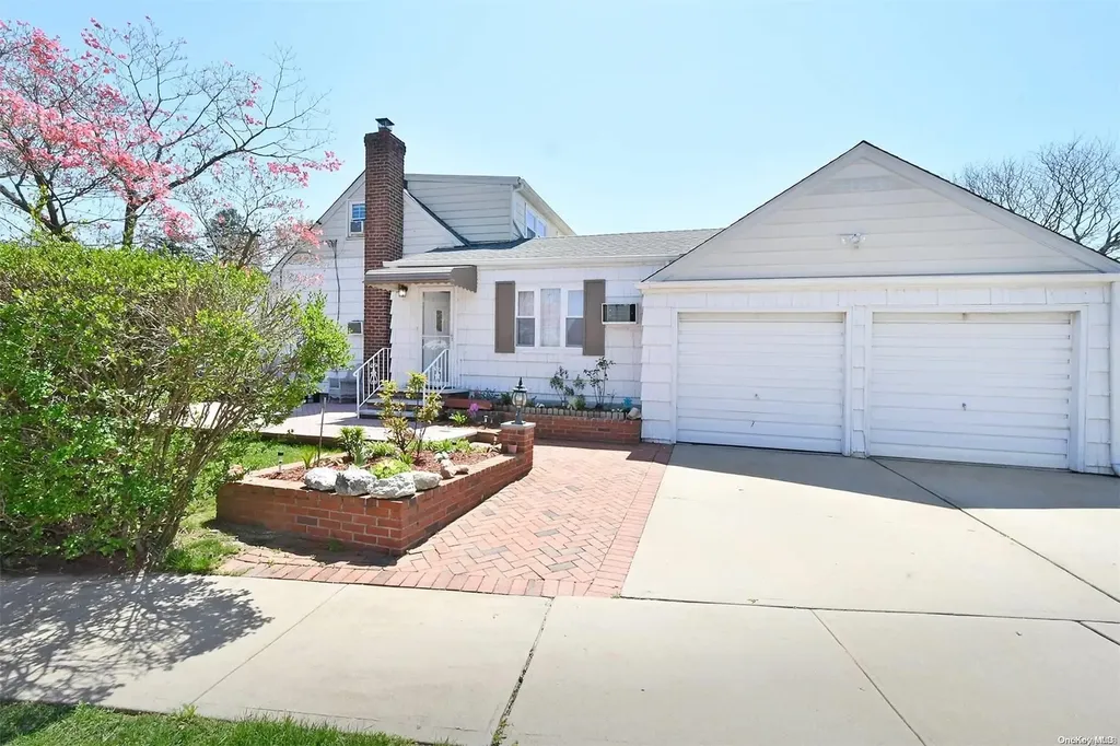 16 Clarissa Drive Hicksville NY 11801