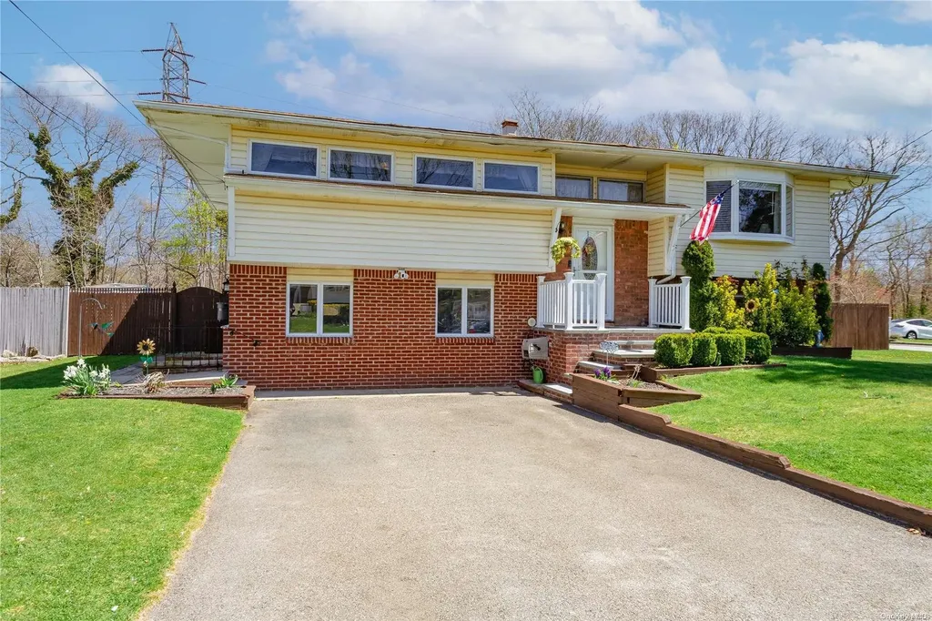 174 Tudor Road Centereach NY 11720