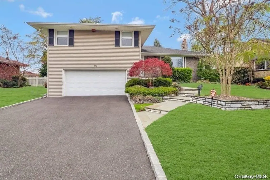 19 Merit Lane Jericho NY 11753