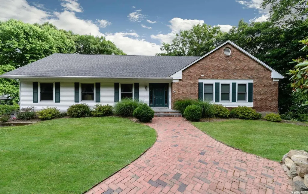 12 Thicket Drive Cold Spring Harbor NY 11724
