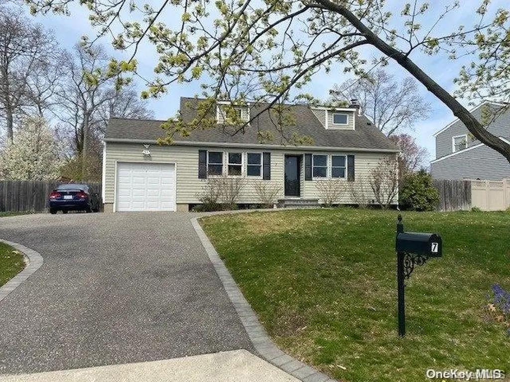 7 Briaroot Drive Smithtown NY 11787
