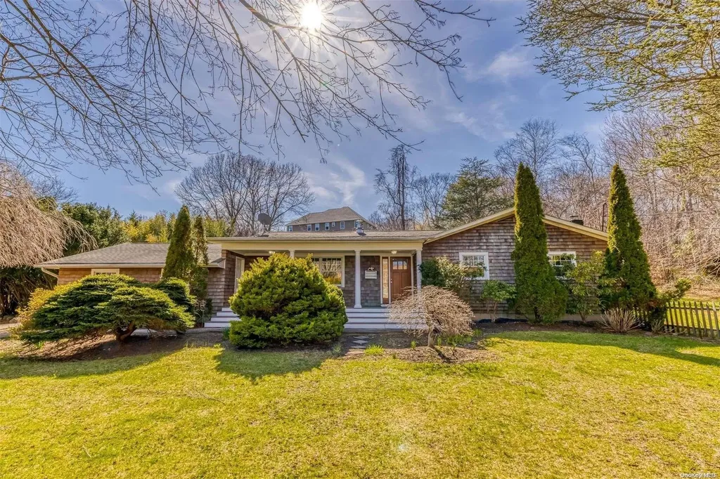 20 Dolphin Way Riverhead NY 11901