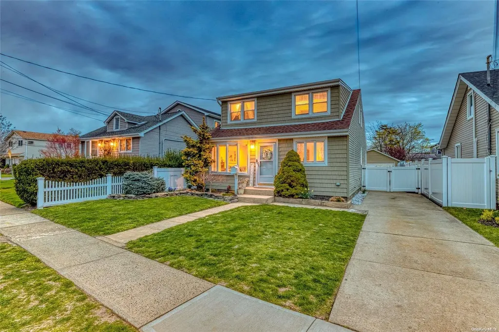 2647 Hewlett Lane Bellmore NY 11710