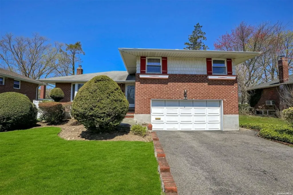 77 Phipps Lane Plainview NY 11803