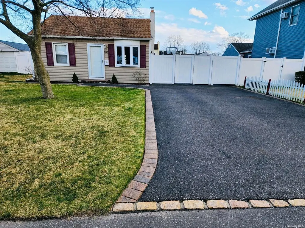 230 17th Street West Babylon NY 11704