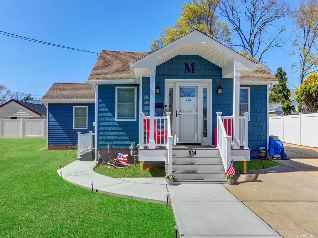 914 7th Street West Babylon NY 11704