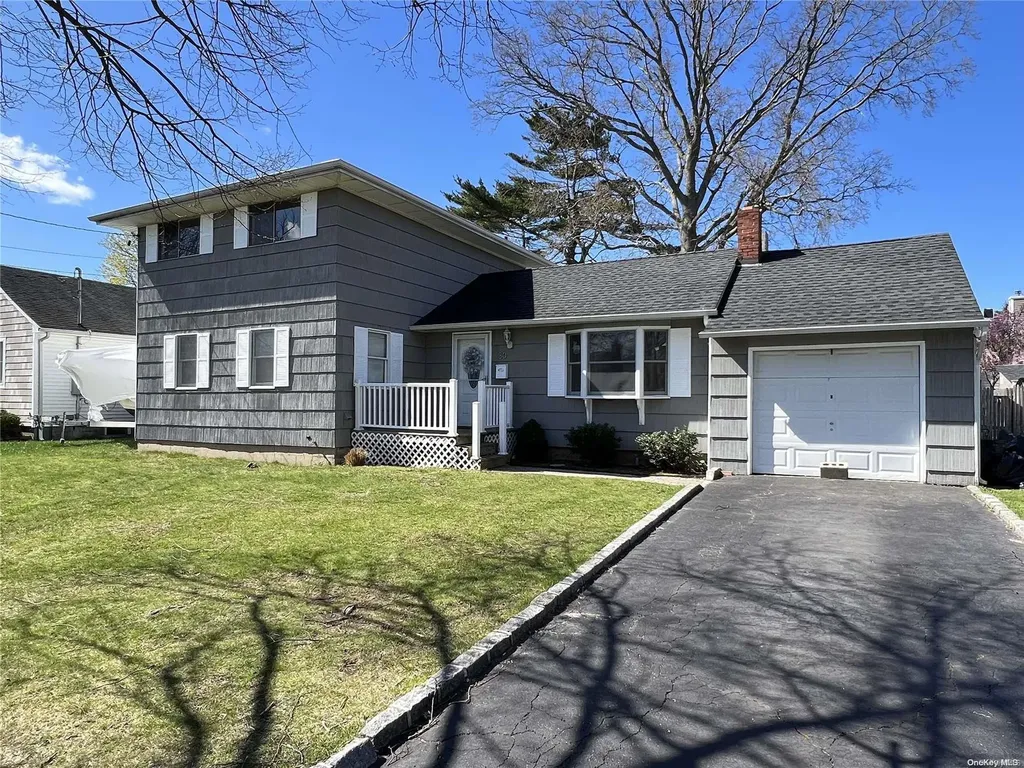 30 Bacon Lane Babylon NY 11702