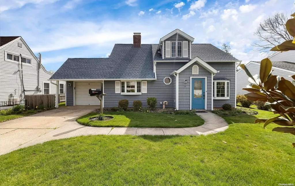 19 Flagstone Lane Westbury NY 11590