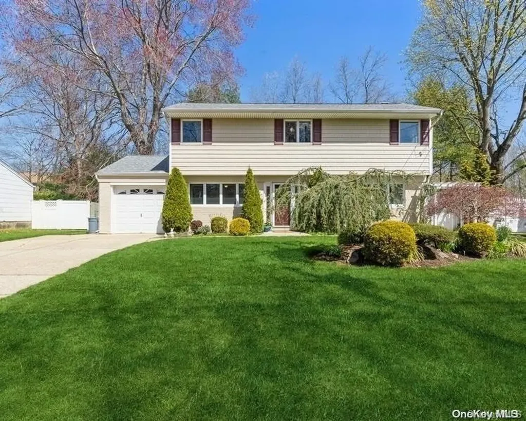 16 Dovecote Lane Commack NY 11725